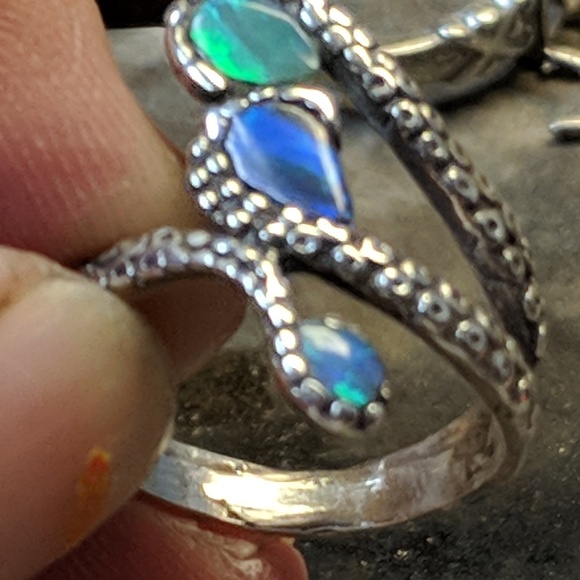 Sterling silver octopus tentacle ring with opal - Picture 3 of 5